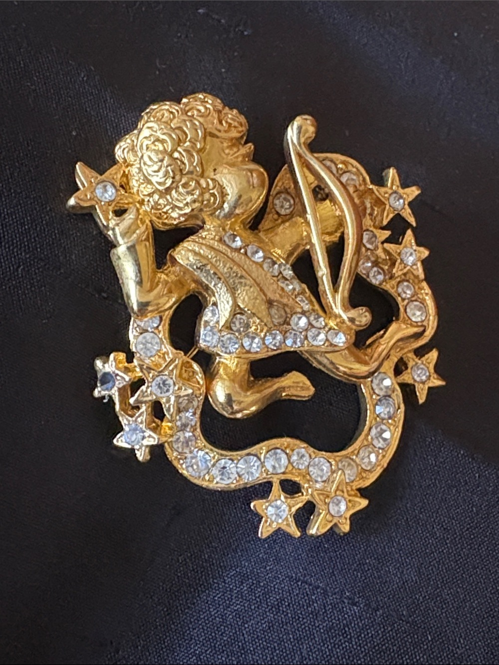 VTG Linda Dano Gold-tone Cherub/Cupid Brooch with Clear Rhinestones - Picture 4 of 7